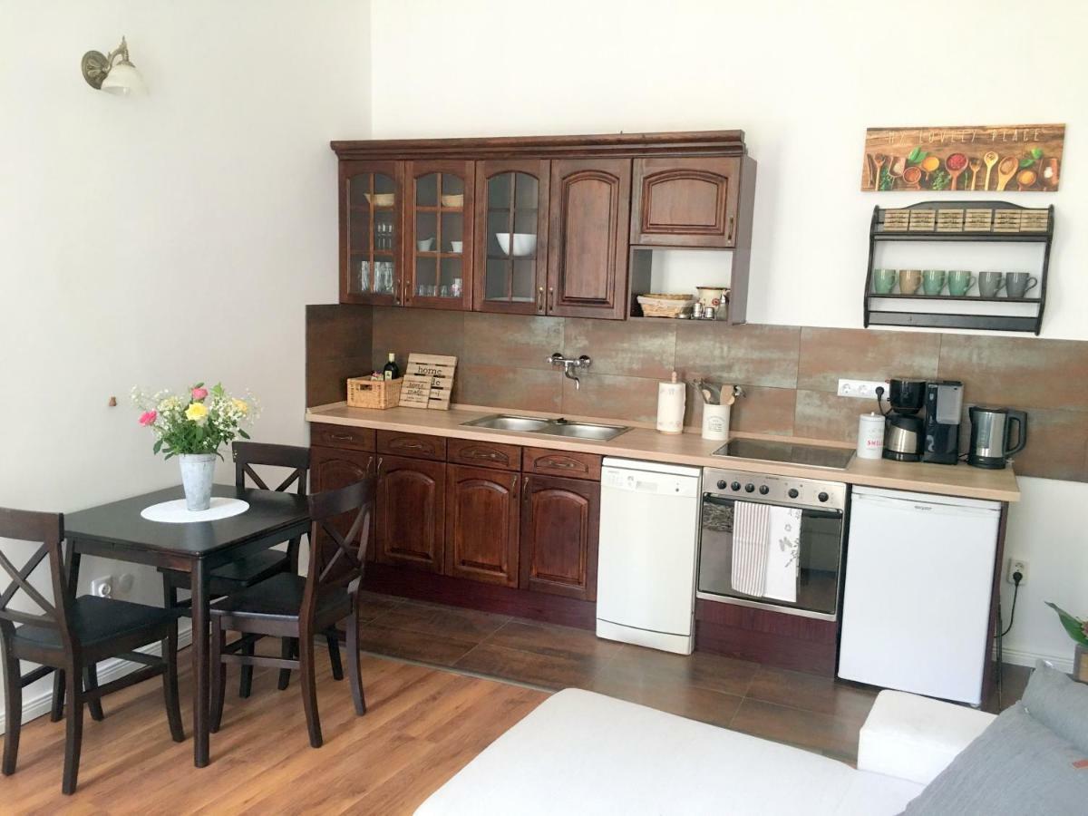 Hedi Apartman มิชโคลซ์ ภายนอก รูปภาพ